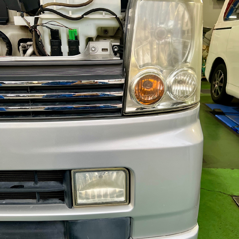 ヘッドライト磨き施工。🚍✨